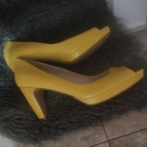 Like new Nine West retro heels